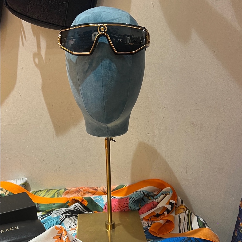 Versace Gold and Black Designer Sunglasses. Like new!!!